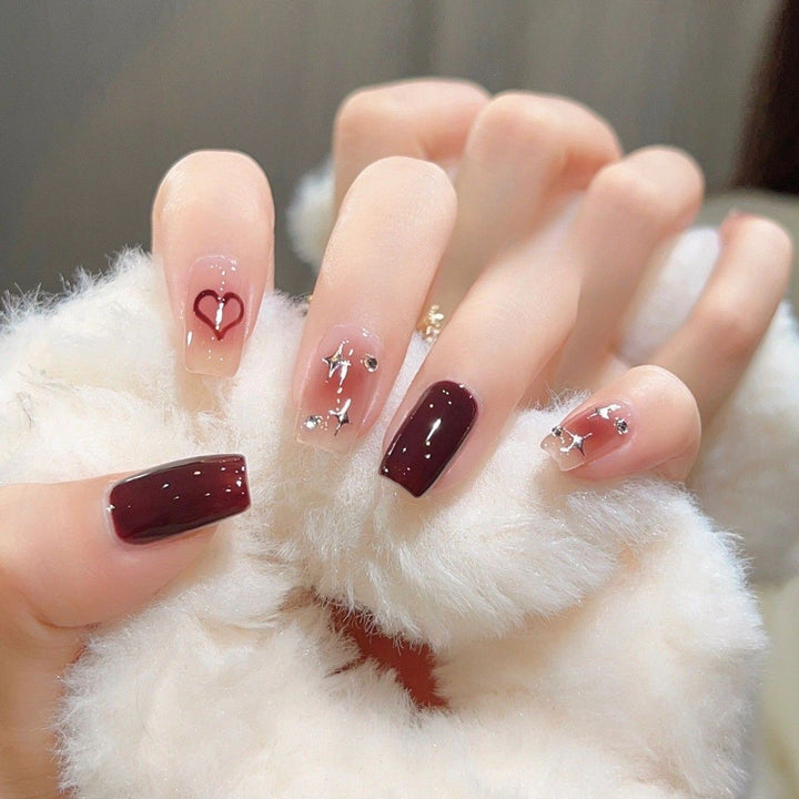 Künstlerisches Herzdesign Press-On-Nagelset Karnz