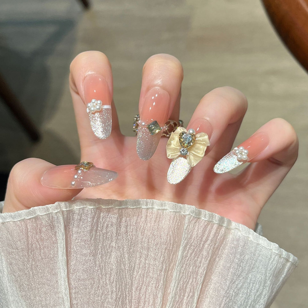 Glamouröse mit Rhinestones verzierte Nagelkunstverlängerungen Karnz