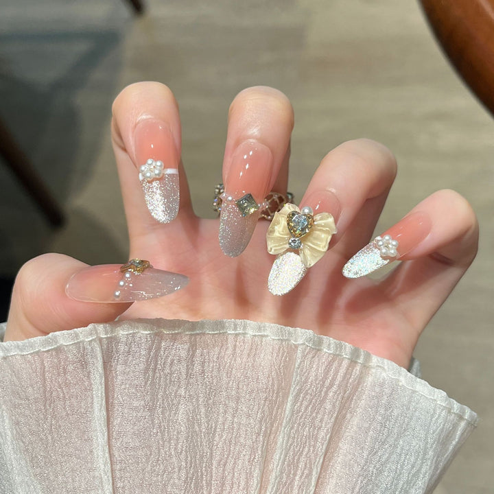 Glamouröse mit Rhinestones verzierte Nagelkunstverlängerungen Karnz