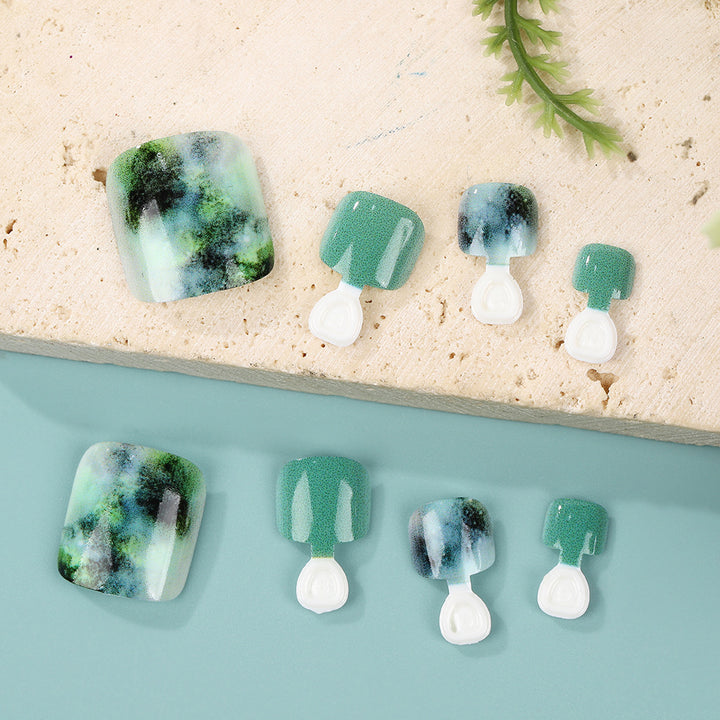 Kreatives Nagelset mit einzigartigen Mustern Karnz