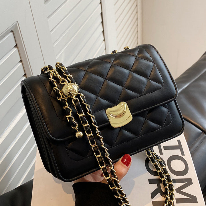 Gepolsterte Tasche mit Ketten-Detail Karnz