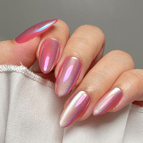 Kunstnägel mit Holografischem Effekt und Elegantem Finish Karnz