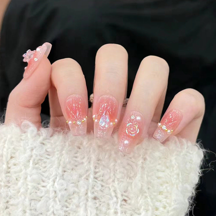 Elegante Kunstfingernägel mit Floralen Akzenten Karnz