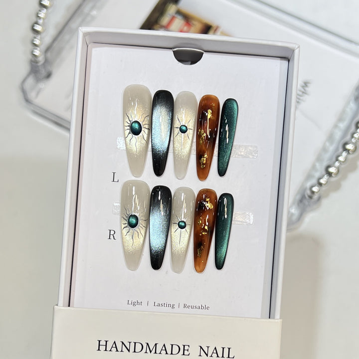 Extravagantes Press-On-Nagelkunst-Set mit kosmischem Thema Karnz
