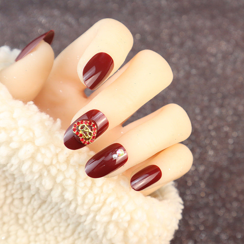 Dekoratives Press-On Nagelset mit Strass-Akzenten