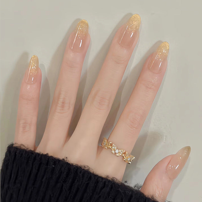 Elegantes Press-On-Nageldesign mit Strassakzenten Karnz