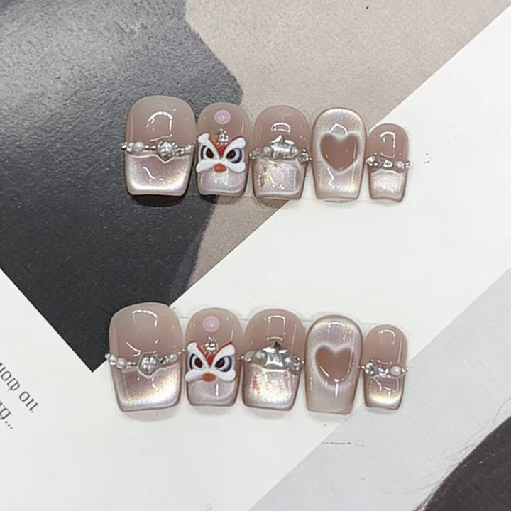 Künstlerisches Press-On Nagelkunstset mit Herz- und Edelsteinakzenten Karnz