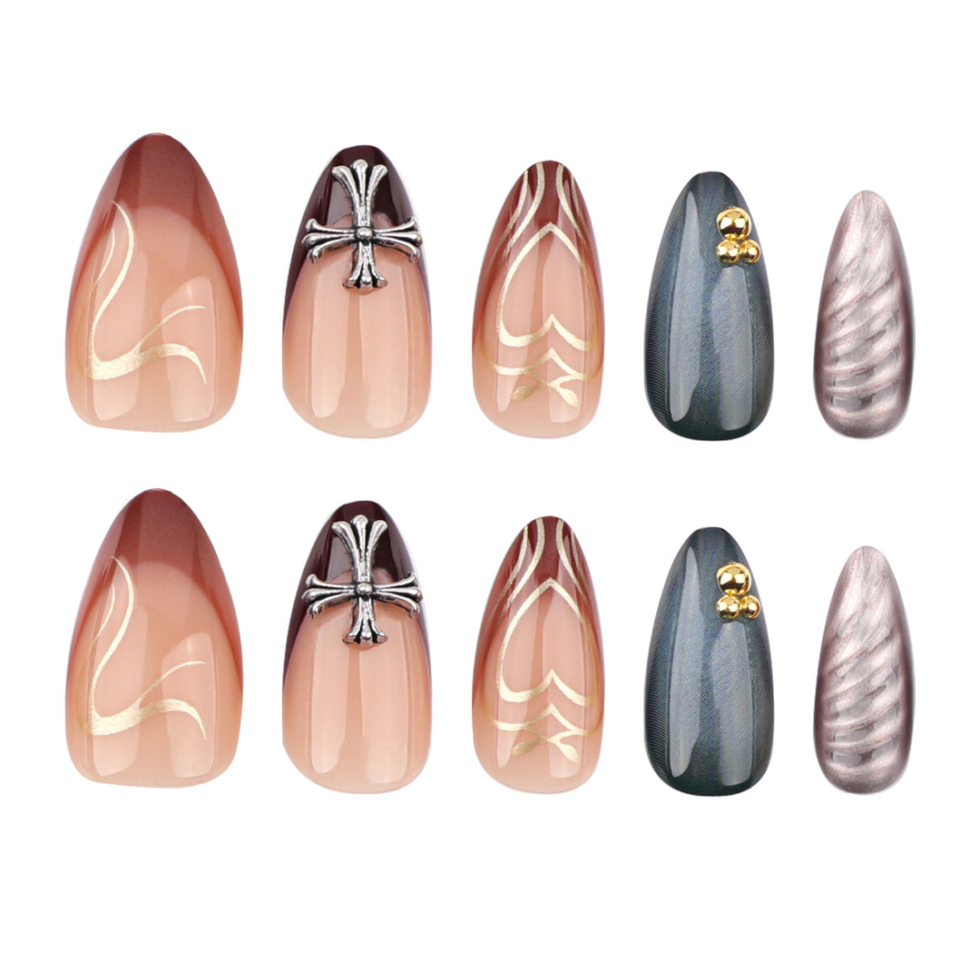 Kunstvolle und elegante Nagelverzierung Karnz