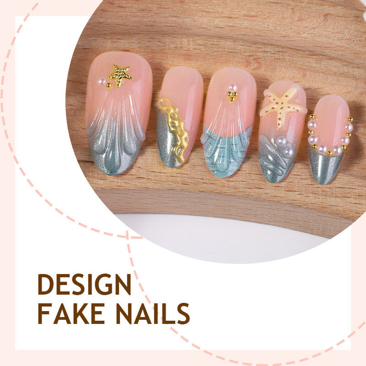 Kunstnagelset mit glamourösen Akzenten und zartem Ombre-Effekt Karnz