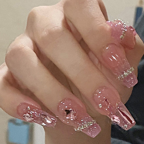 Stylische Glitter-Gel-Nagelerweiterungen
