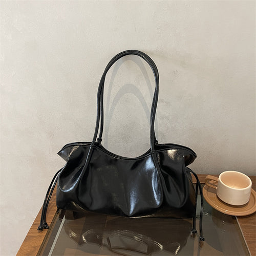 Glänzende Kunstleder-Handtasche