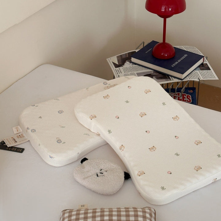 Ergonomisches Baby-Kopfkissen mit Anti-Plagiozephalie-Kontur und waschbarem Baumwollbezug