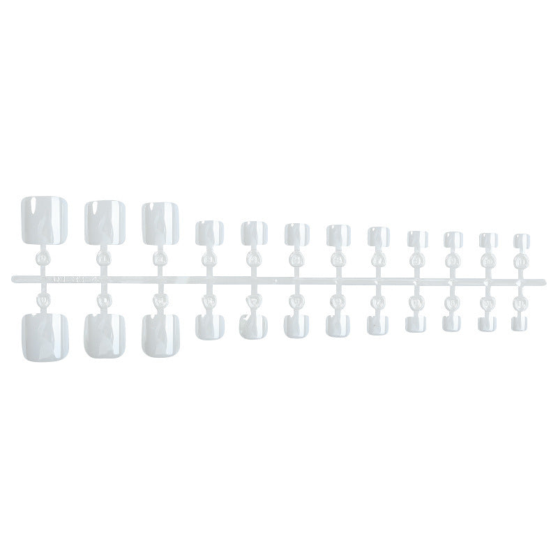 Künstliches Nagel-Set mit eleganten French-Tips Karnz