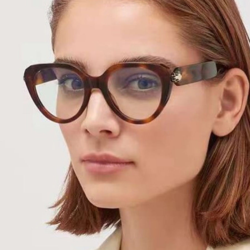 Damen Cat-Eye Sonnenbrille mit goldenen Akzenten und schützendem UV-Filter Karnz