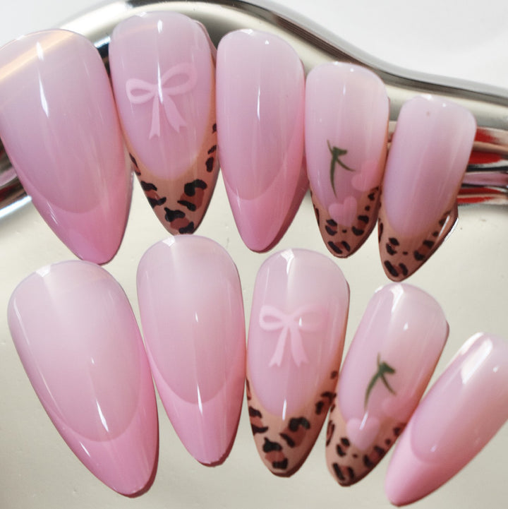 Stylische Nagelkunst Karnz