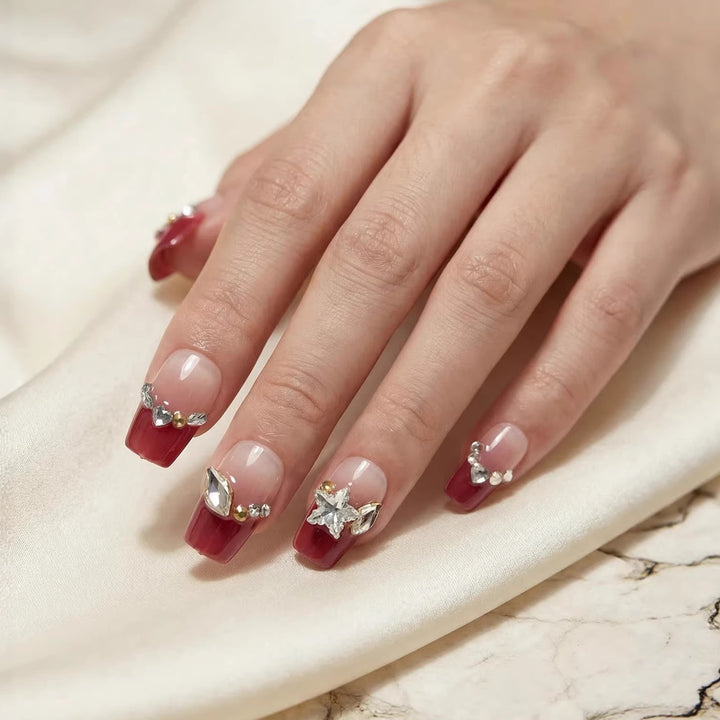 Dekorative mit Strass veredelte Press-On Nageltips Karnz