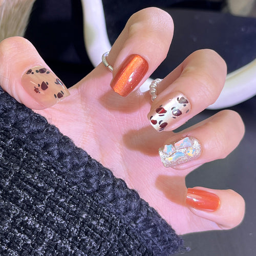 Künstlerisches Press-On-Nagelset mit stilvollen Tierprint-Designs Karnz