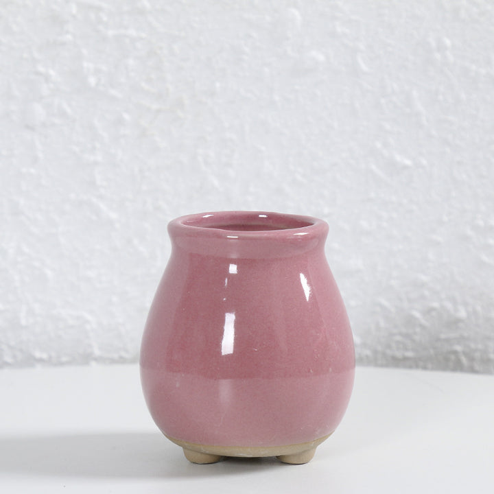 Zeitgenössische Kurvenkeramische Vase Karnz