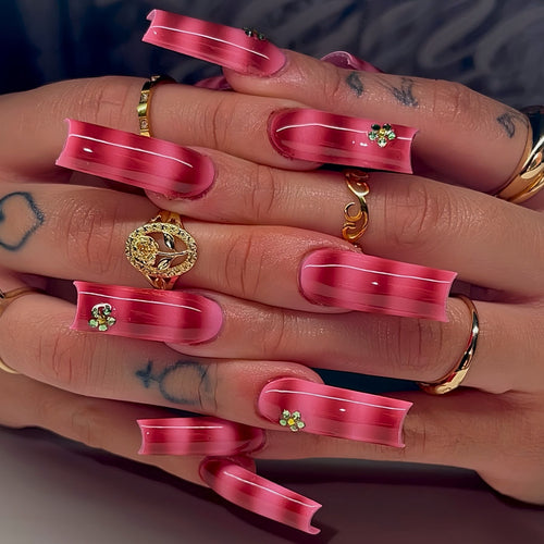 Glamouröse Acryl-Nagelkunst Karnz