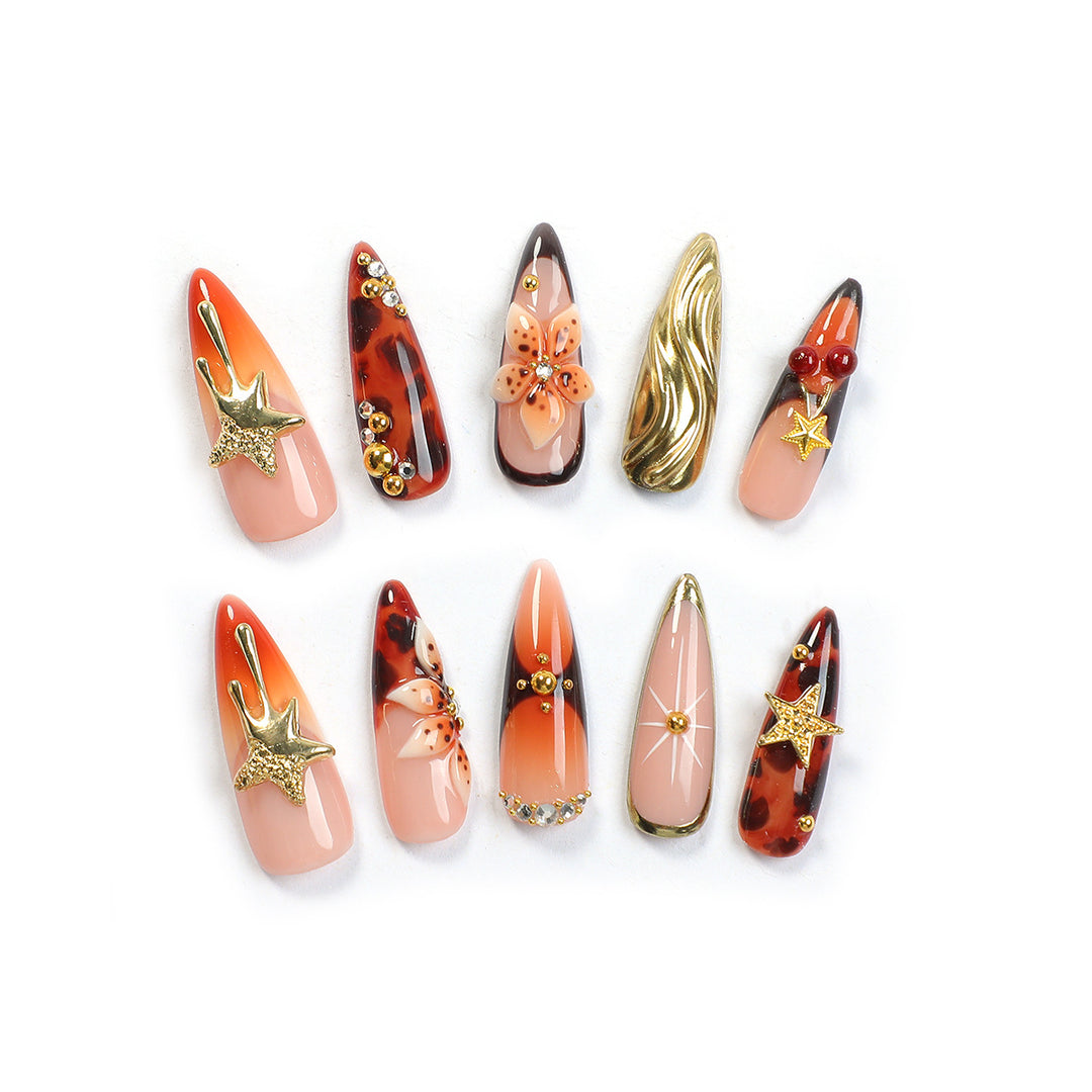 Kunstnagelset mit eleganten Verzierungen Karnz