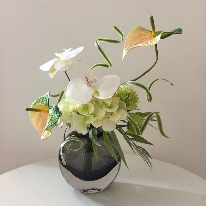 Elegante künstliche Blumenarrangement