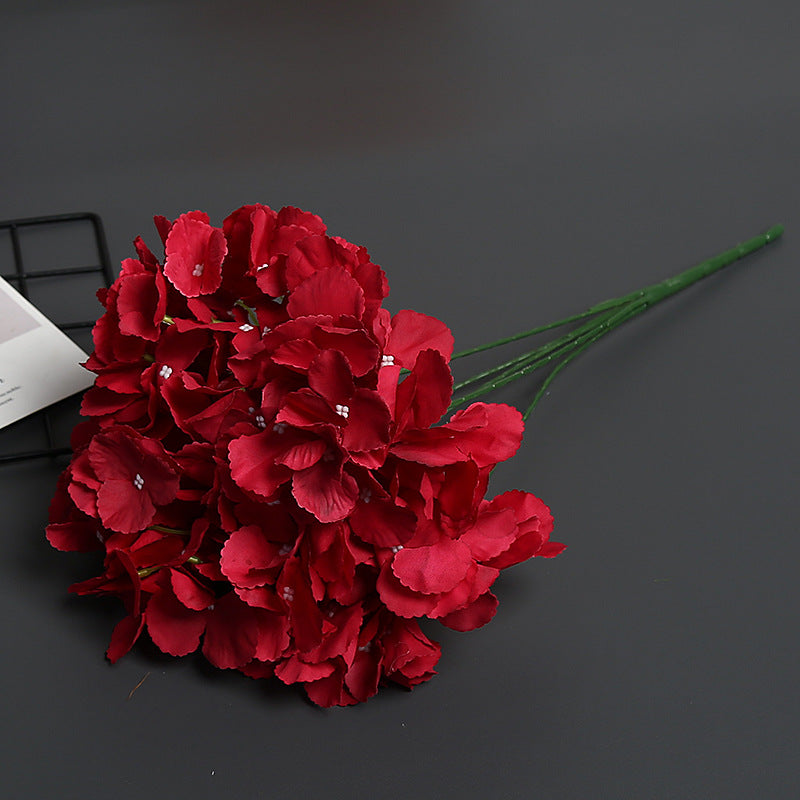 Künstliches Blumenarrangement für die Innenausstellung