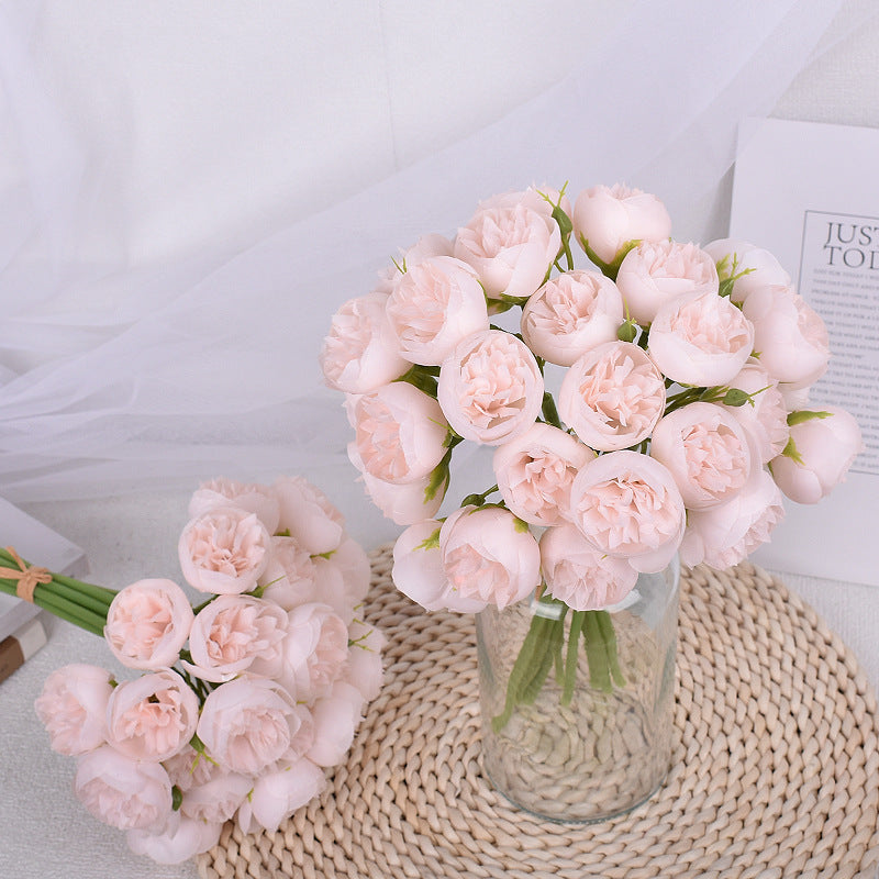 Lebensechter Faux-Peony-Strauß