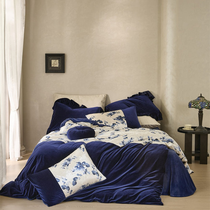 Samt-Bettwäschegarnitur mit Patchwork-Floralmotiv und Wendekissen
