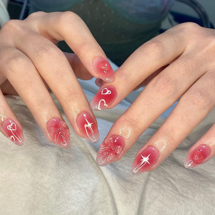 Künstliche Nagelkunst mit romantischem Design Karnz