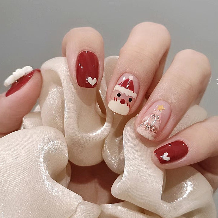 Kunstnagelset mit festlichen Weihnachtsmotiven und Glitzerakzenten Karnz