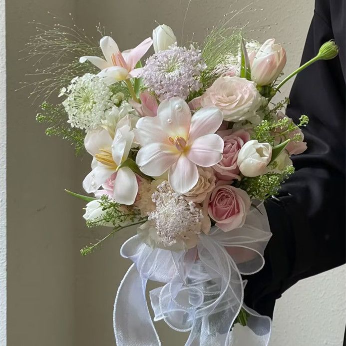 Luxuriöser floral Brautstrauß
