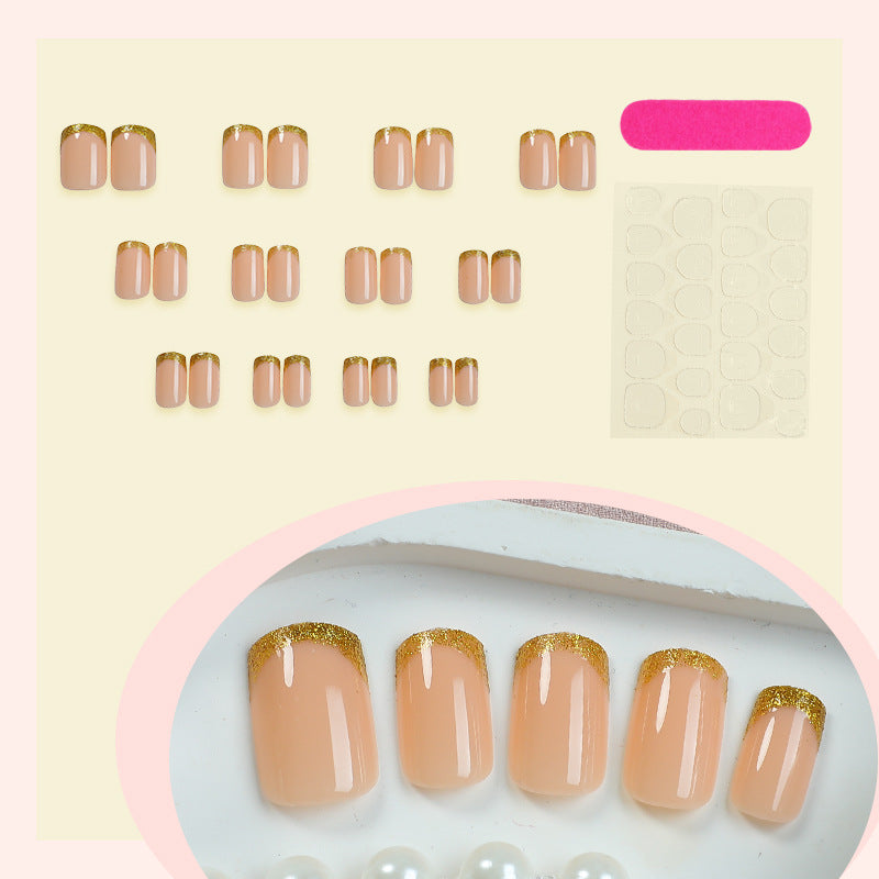 Elegante Press-On Nagelkollektion mit goldenen Akzentdetails Karnz