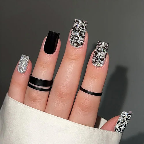 Dekorativer Press-On Nagelkunstset mit Glitzer und Tierdruck Karnz