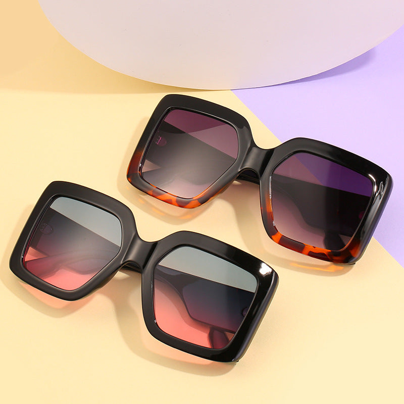 Überdimensionale Statement-Sonnenbrille Karnz