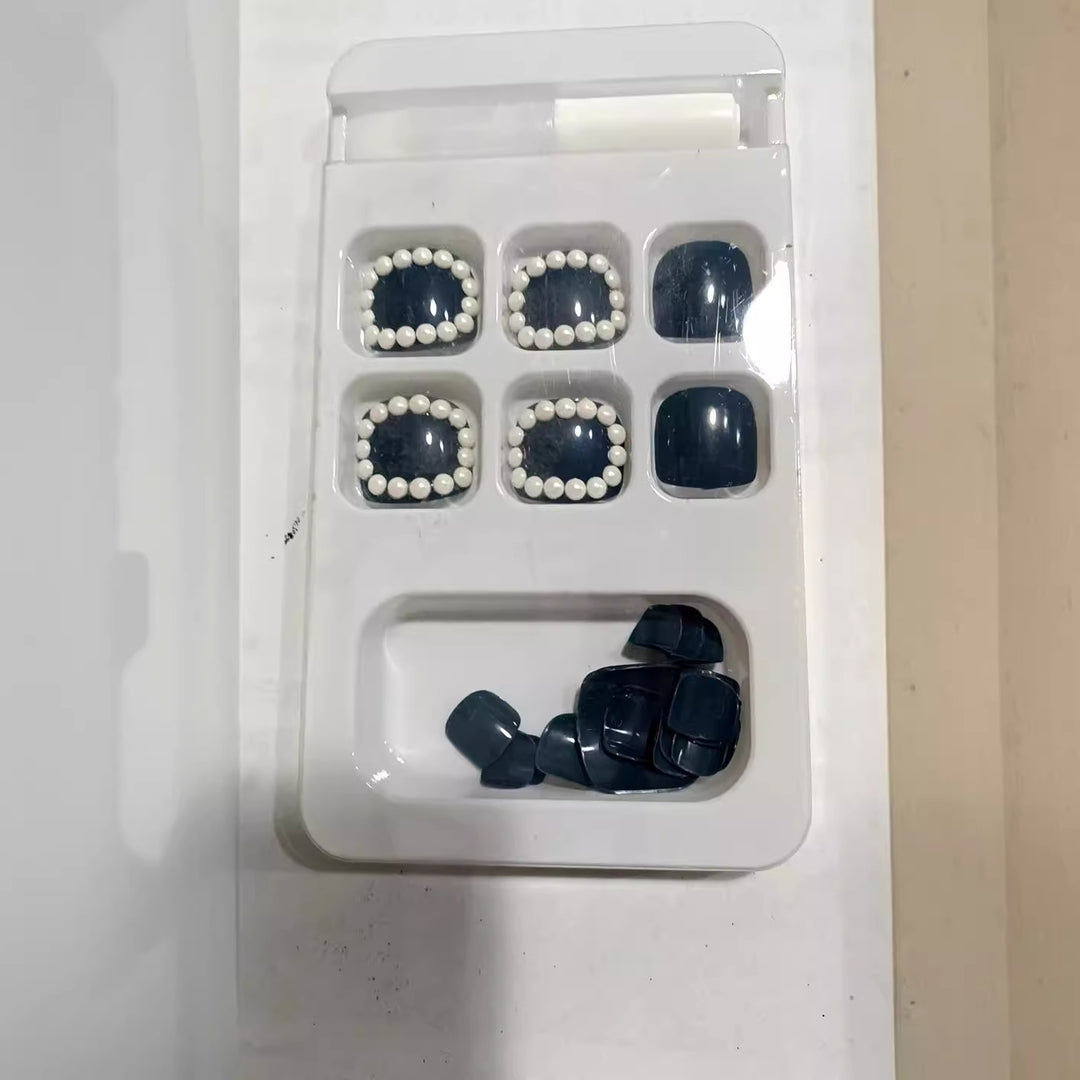 Dekorativer Druck-Nagel-Set mit Perlenakzenten Karnz