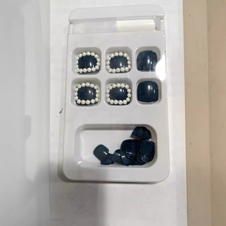 Dekorativer Druck-Nagel-Set mit Perlenakzenten Karnz