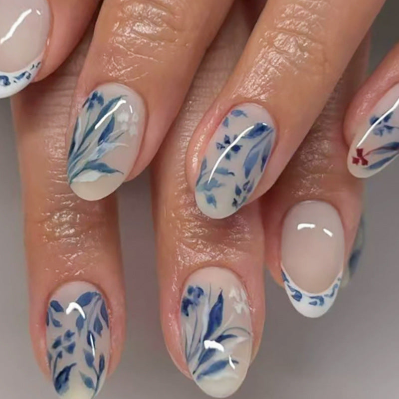 Dekoratives Press-On Nagelkunst-Set mit geometrischen Mustern