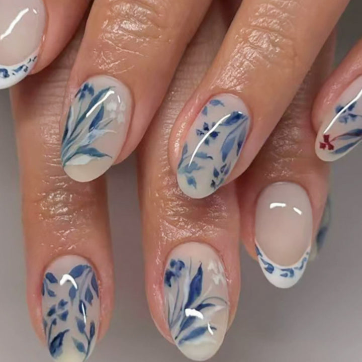 Dekoratives Press-On Nagelkunst-Set mit geometrischen Mustern