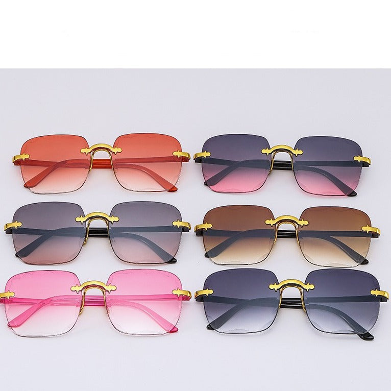 Damen oversized Sonnenbrille mit einzigartigen Designelementen Karnz