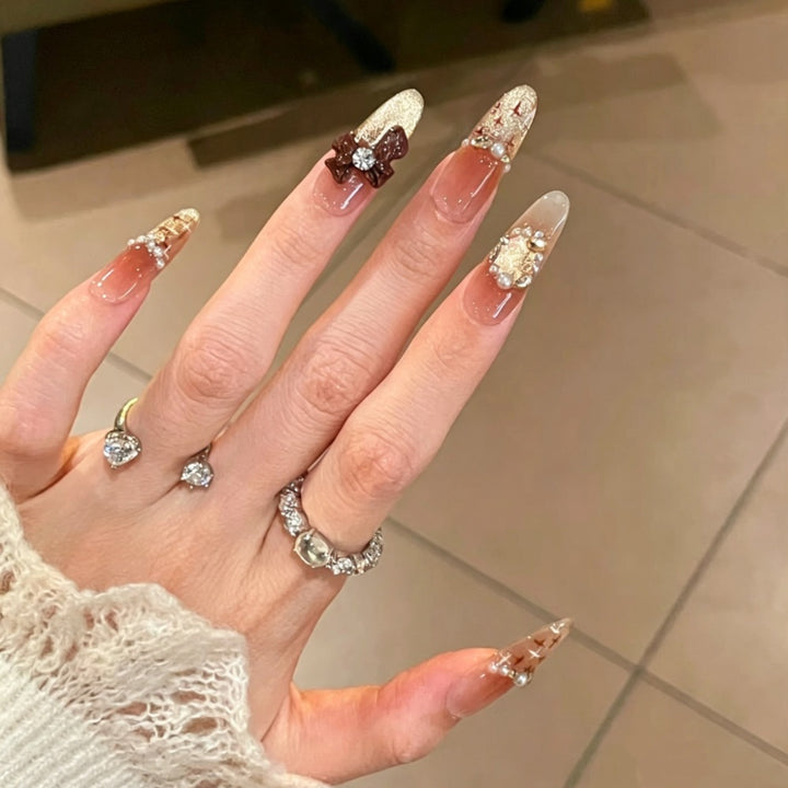 Glamouröses Nagelkunst Karnz