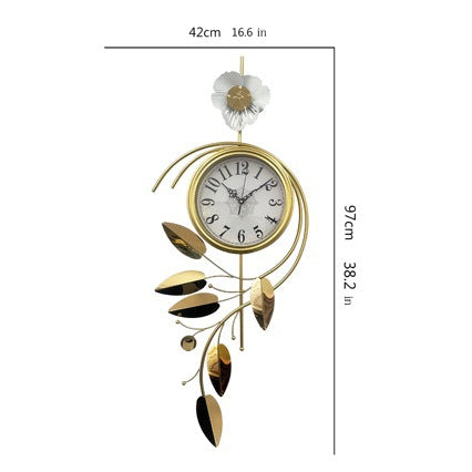 Elegante Florale Wanduhr Karnz