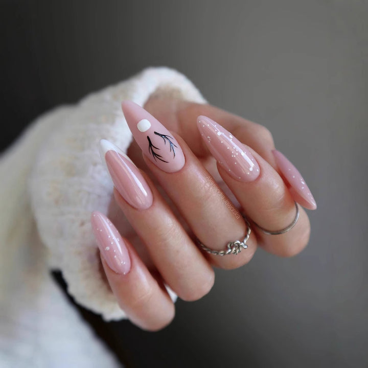 Künstlerische winterliche Nail Art Karnz