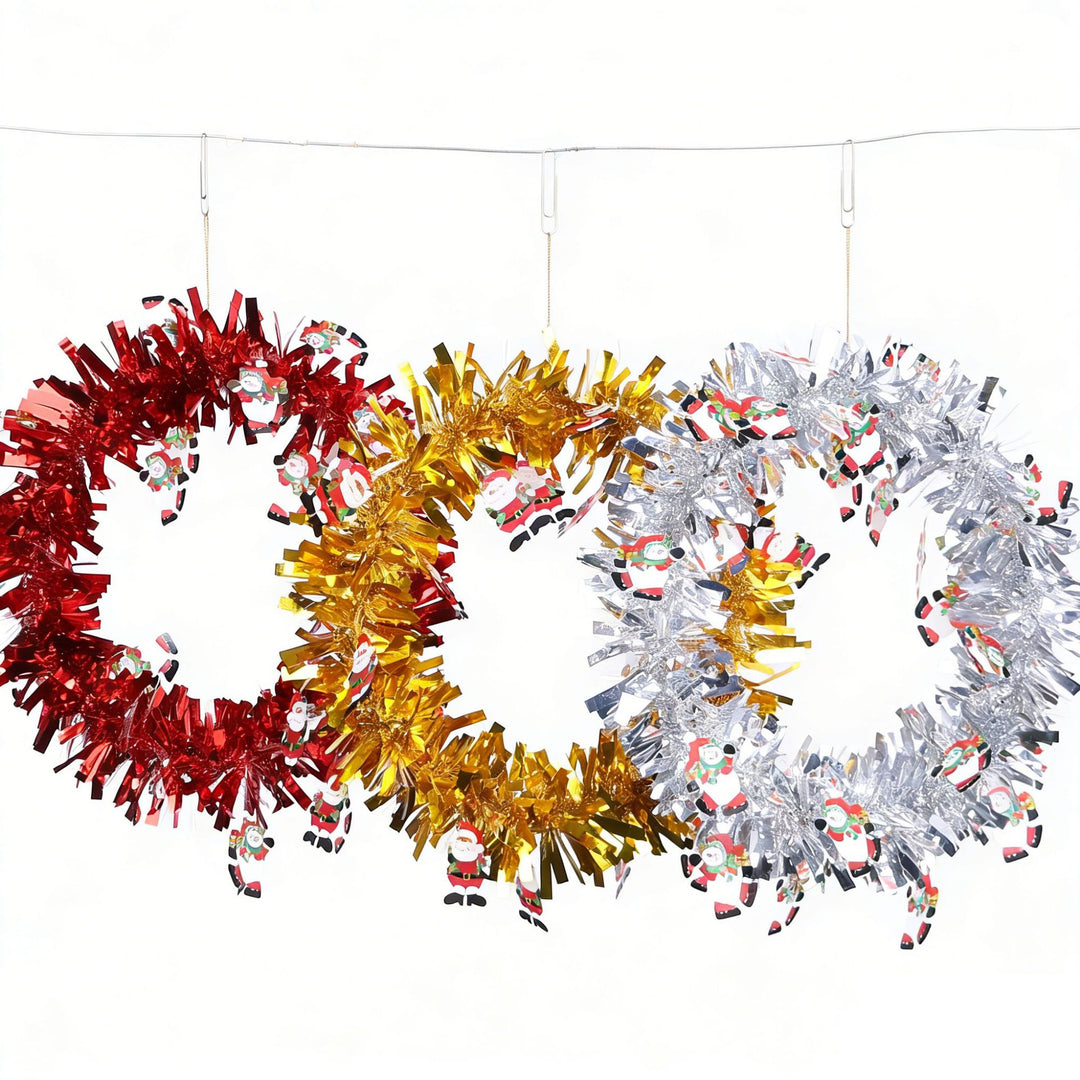 Glänzender Weihnachtskranz mit festlichen Motiven