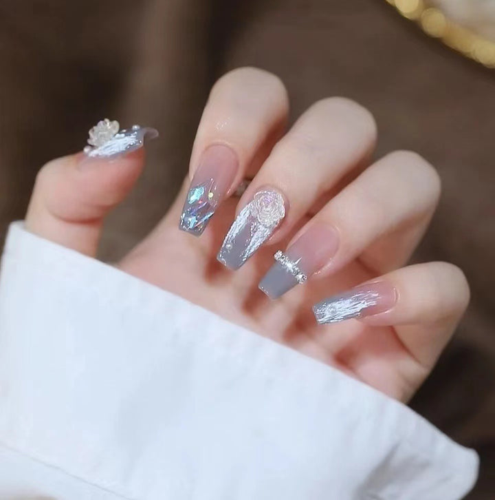 Exquisite und kreative Nagelkunst Karnz