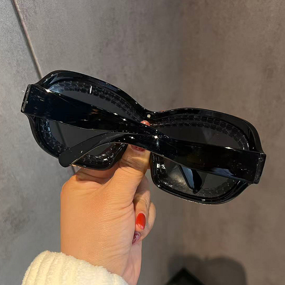 Damen Glamouröse Sportsonnenbrille mit extravagantem Kristallrahmen Karnz