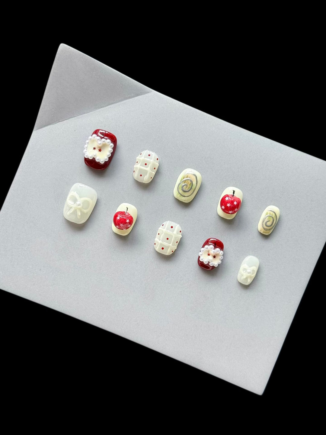 Künstlerische saisonale Press-On Nagelkollektion