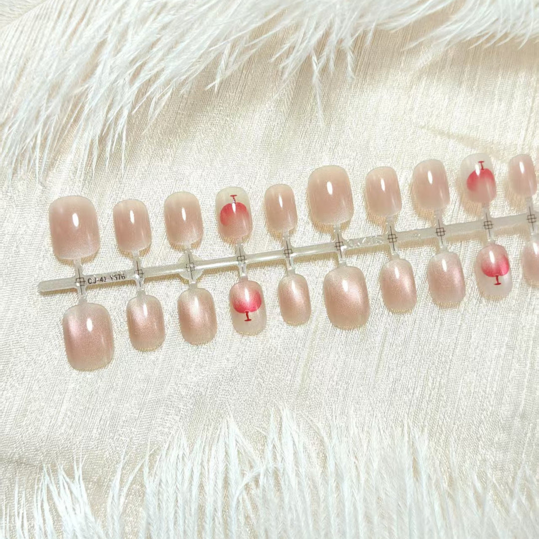 Elegante Kunstnägel mit Glitzer- und Cocktail-Design Karnz