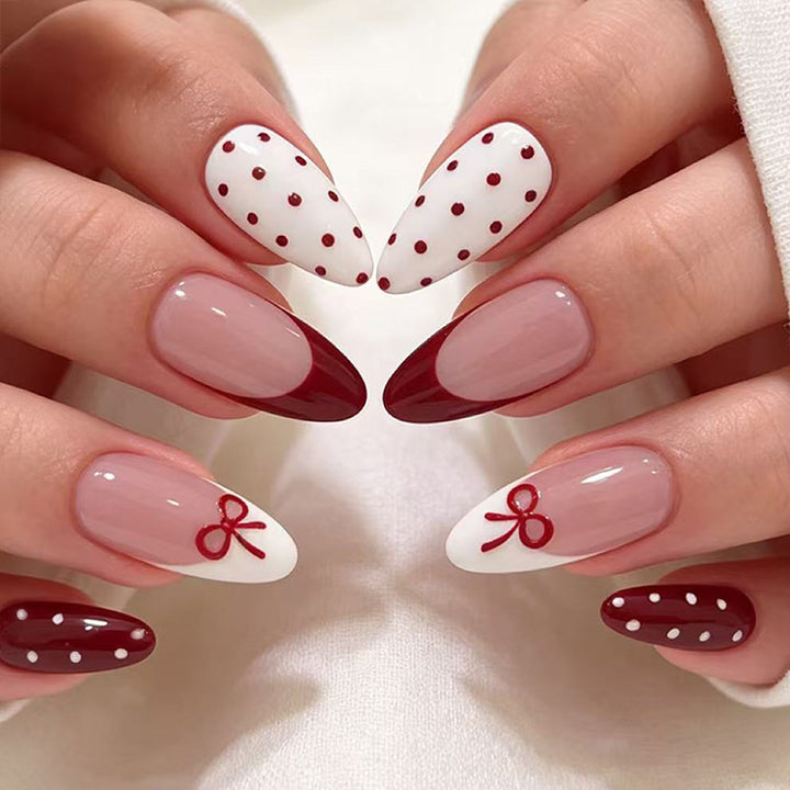 Elegantes Mandeln Cupcake Nageldesign Karnz