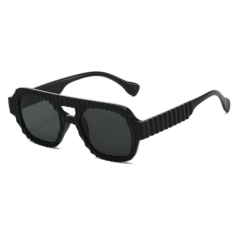 Damen modische Sonnenbrille im futuristischen Design mit strukturiertem Rahmen Karnz