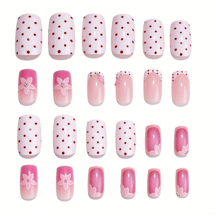 Kunstnagelset mit romantischem Blumen-Design Karnz